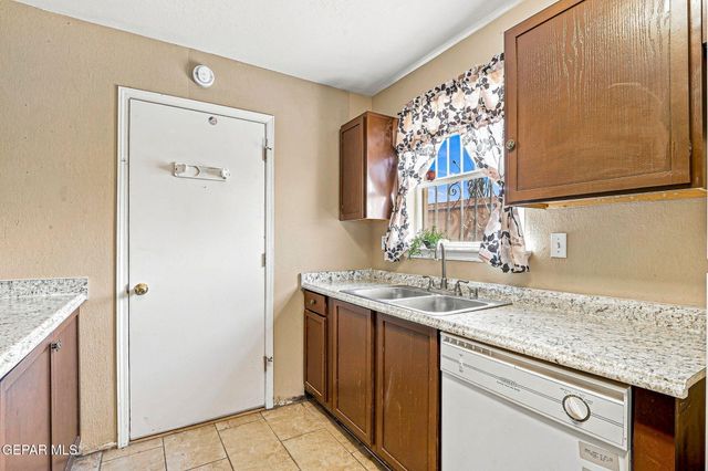 5457 GATE RIDGE Circle, El Paso, TX 79932