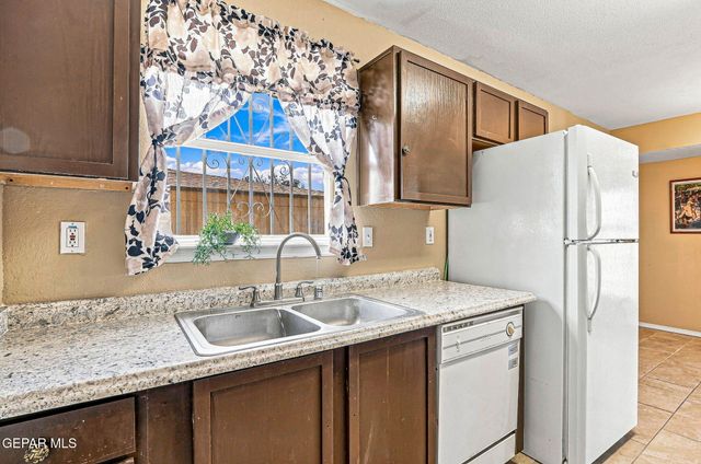 5457 GATE RIDGE Circle, El Paso, TX 79932