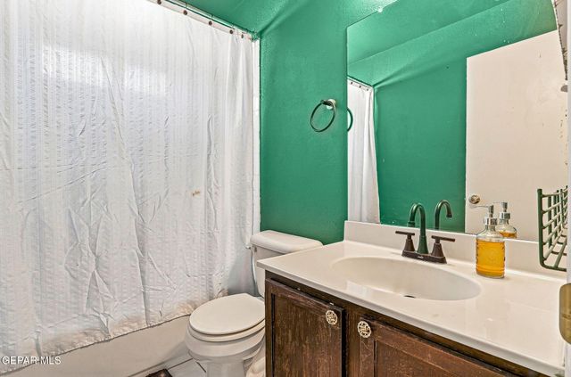 5457 GATE RIDGE Circle, El Paso, TX 79932
