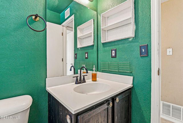 5457 GATE RIDGE Circle, El Paso, TX 79932