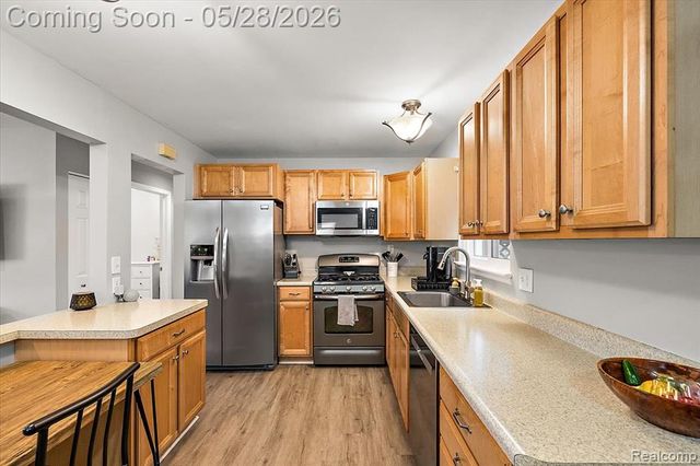 23015 Tuck Road, Farmington, MI 48336
