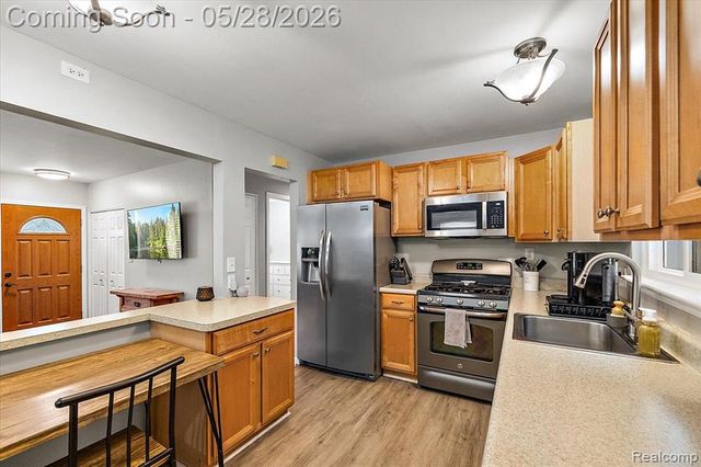 23015 Tuck Road, Farmington, MI 48336
