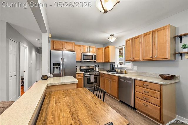 23015 Tuck Road, Farmington, MI 48336