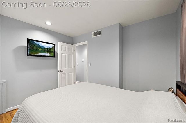 23015 Tuck Road, Farmington, MI 48336