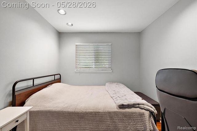 23015 Tuck Road, Farmington, MI 48336