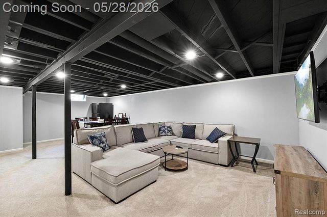 23015 Tuck Road, Farmington, MI 48336