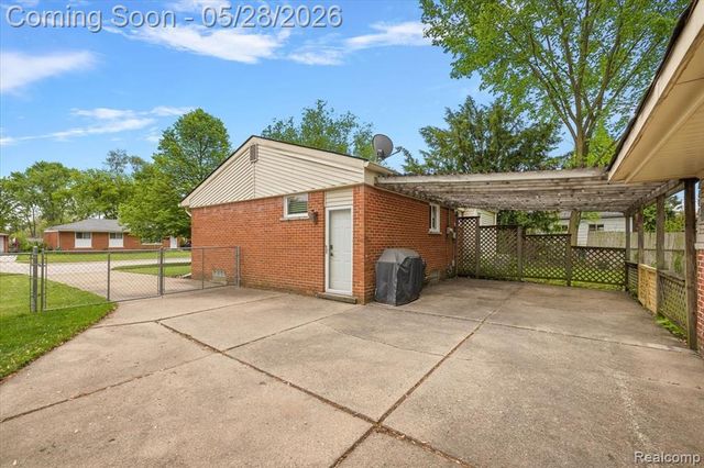 23015 Tuck Road, Farmington, MI 48336