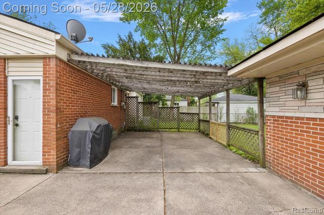 23015 Tuck Road, Farmington, MI 48336