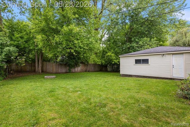 23015 Tuck Road, Farmington, MI 48336