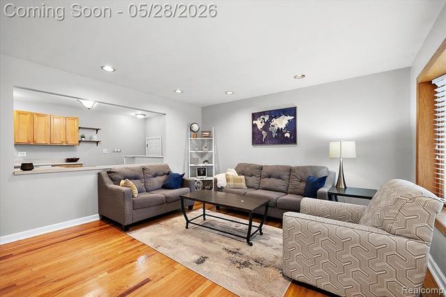 23015 Tuck Road, Farmington, MI 48336