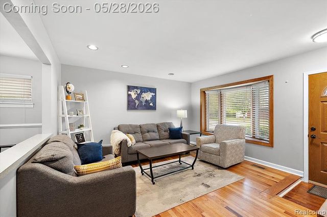 23015 Tuck Road, Farmington, MI 48336