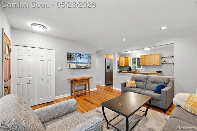 23015 Tuck Road, Farmington, MI 48336