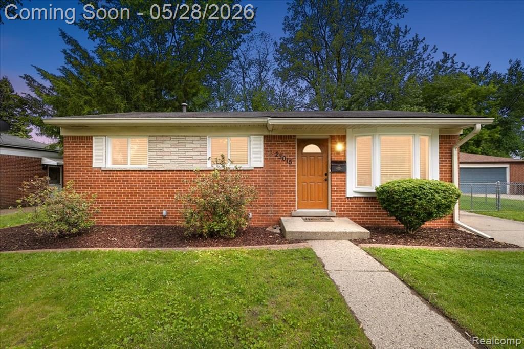 23015 Tuck Road, Farmington, MI 48336