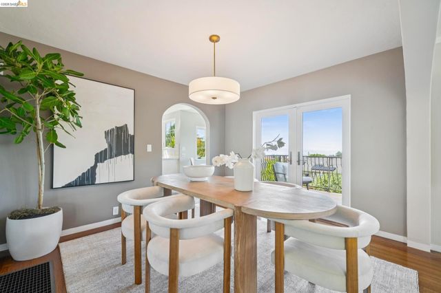 1917 Oak Crest Dr, Oakland, CA 94602