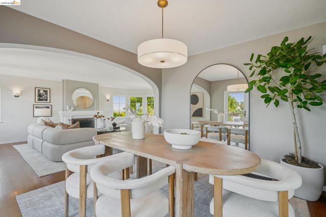 1917 Oak Crest Dr, Oakland, CA 94602
