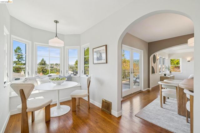 1917 Oak Crest Dr, Oakland, CA 94602