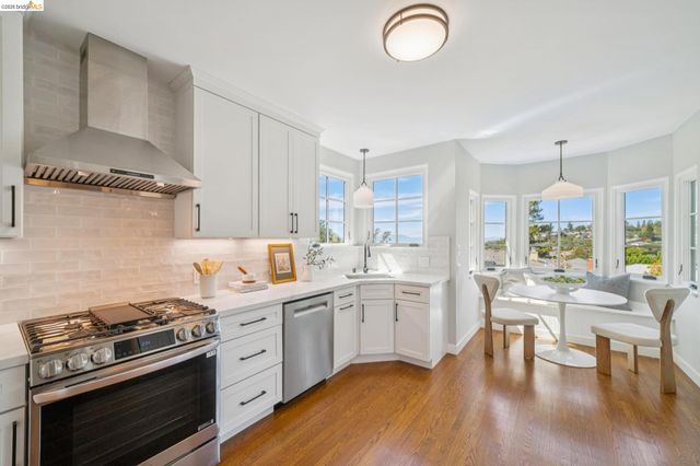 1917 Oak Crest Dr, Oakland, CA 94602