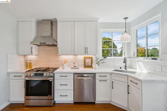 1917 Oak Crest Dr, Oakland, CA 94602
