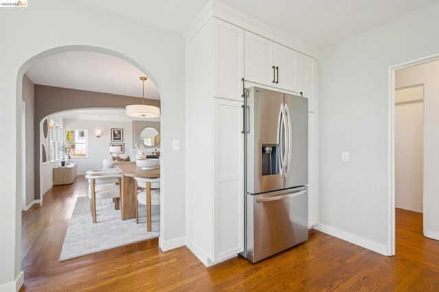 1917 Oak Crest Dr, Oakland, CA 94602