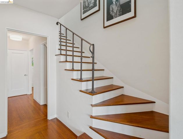 1917 Oak Crest Dr, Oakland, CA 94602