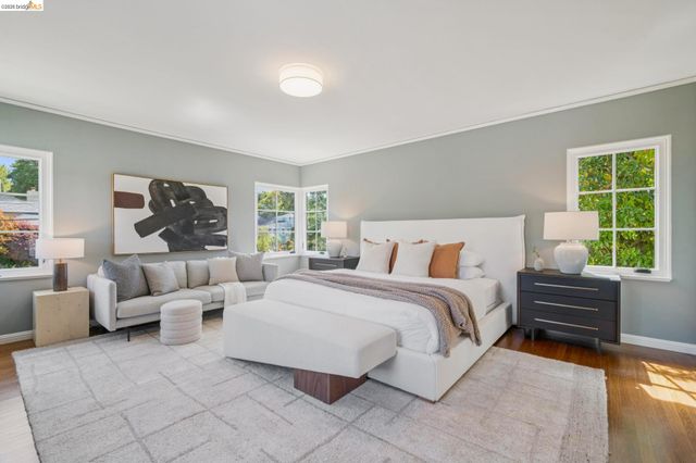 1917 Oak Crest Dr, Oakland, CA 94602