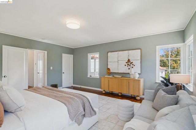 1917 Oak Crest Dr, Oakland, CA 94602