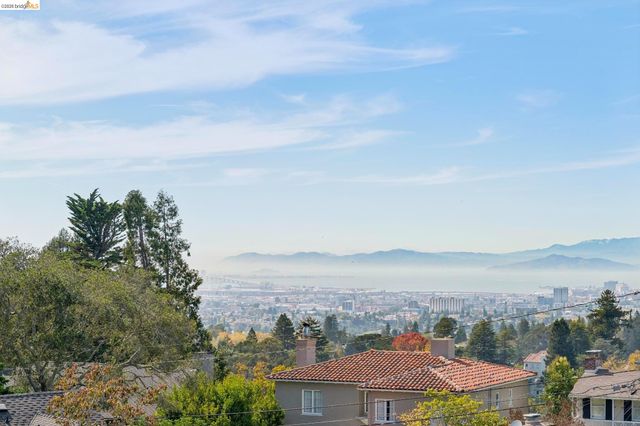 1917 Oak Crest Dr, Oakland, CA 94602