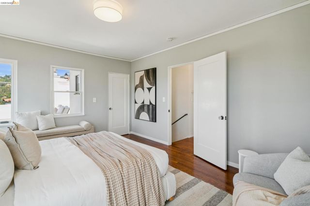 1917 Oak Crest Dr, Oakland, CA 94602
