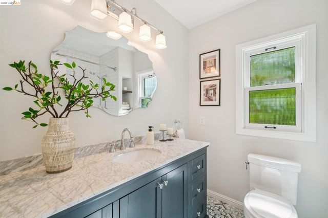 1917 Oak Crest Dr, Oakland, CA 94602