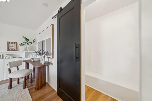 1917 Oak Crest Dr, Oakland, CA 94602