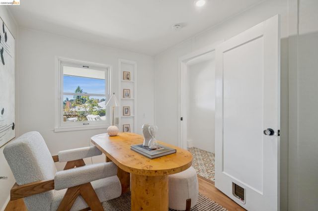 1917 Oak Crest Dr, Oakland, CA 94602