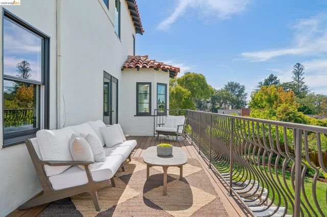 1917 Oak Crest Dr, Oakland, CA 94602