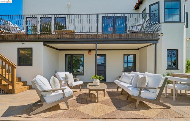 1917 Oak Crest Dr, Oakland, CA 94602