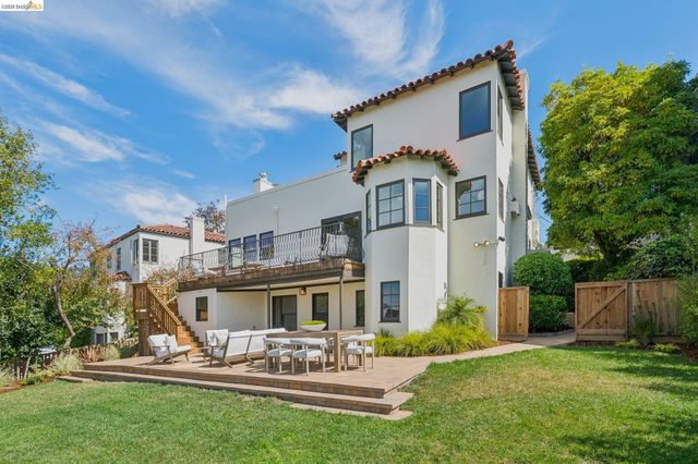 1917 Oak Crest Dr, Oakland, CA 94602