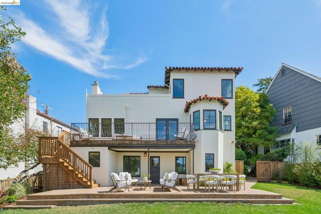 1917 Oak Crest Dr, Oakland, CA 94602