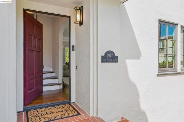 1917 Oak Crest Dr, Oakland, CA 94602