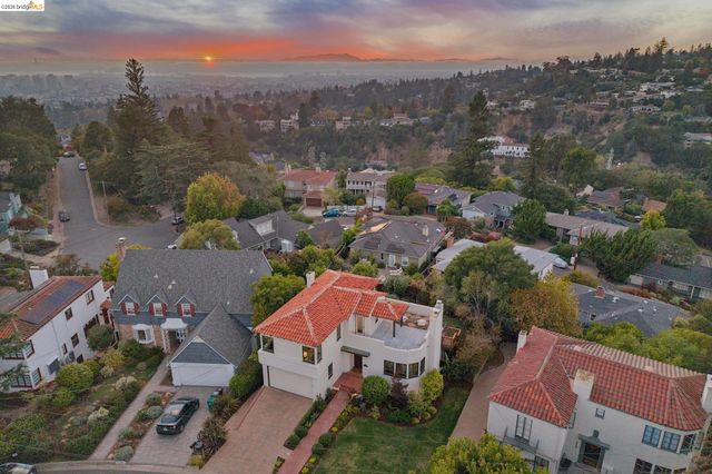 1917 Oak Crest Dr, Oakland, CA 94602