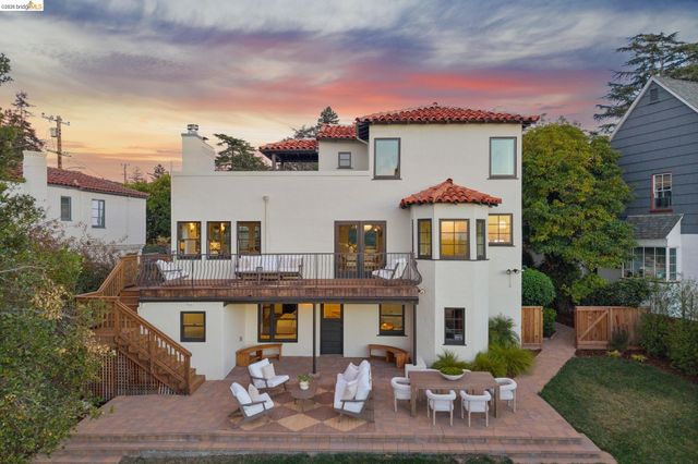 1917 Oak Crest Dr, Oakland, CA 94602