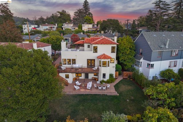 1917 Oak Crest Dr, Oakland, CA 94602
