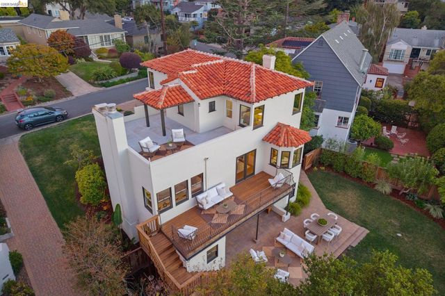 1917 Oak Crest Dr, Oakland, CA 94602