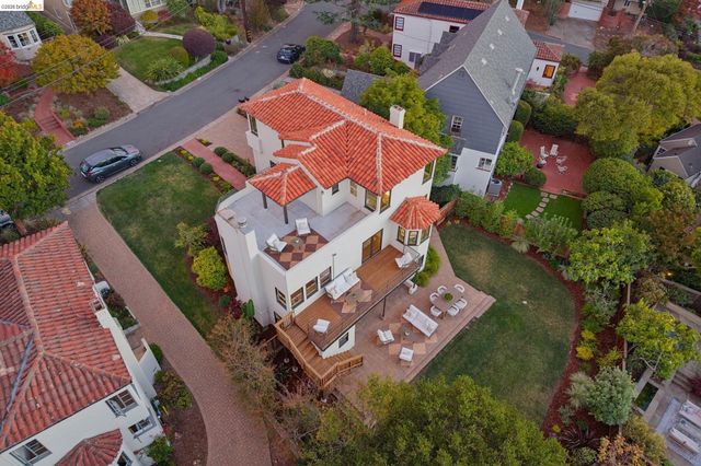 1917 Oak Crest Dr, Oakland, CA 94602
