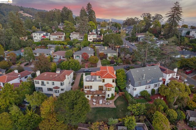 1917 Oak Crest Dr, Oakland, CA 94602