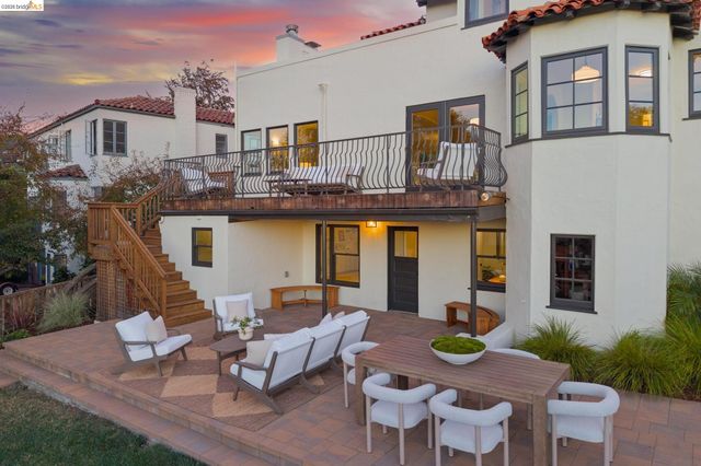 1917 Oak Crest Dr, Oakland, CA 94602