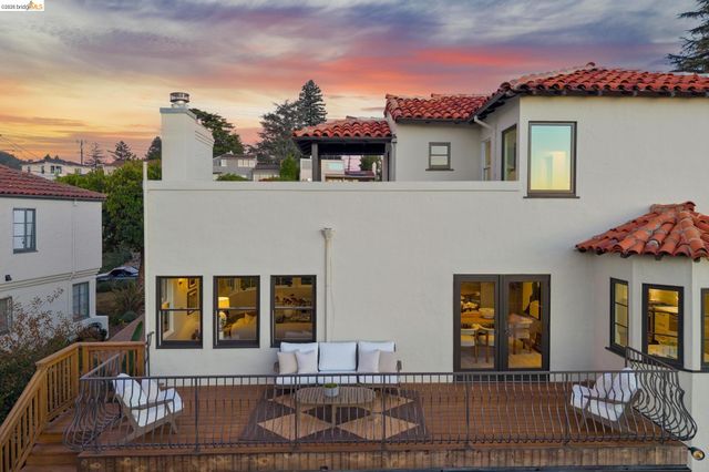 1917 Oak Crest Dr, Oakland, CA 94602