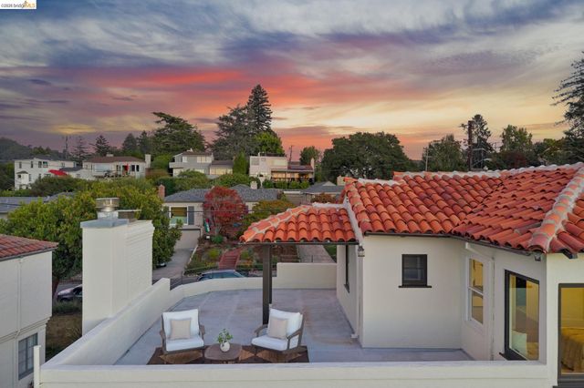 1917 Oak Crest Dr, Oakland, CA 94602
