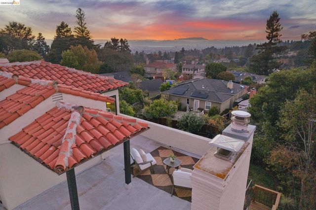 1917 Oak Crest Dr, Oakland, CA 94602