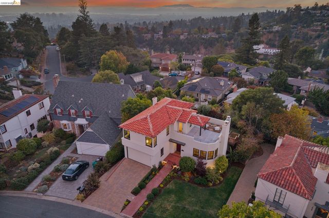 1917 Oak Crest Dr, Oakland, CA 94602