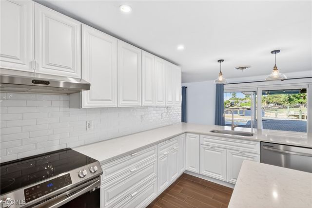 541 Bayside DR, Fort Myers, FL 33919