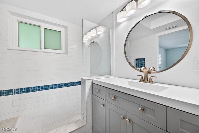 541 Bayside DR, Fort Myers, FL 33919