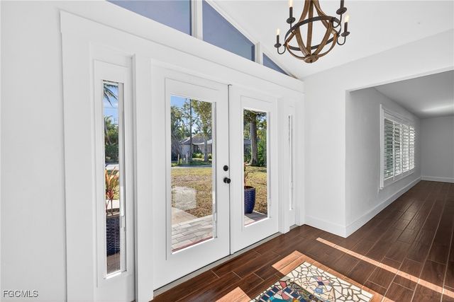 541 Bayside DR, Fort Myers, FL 33919